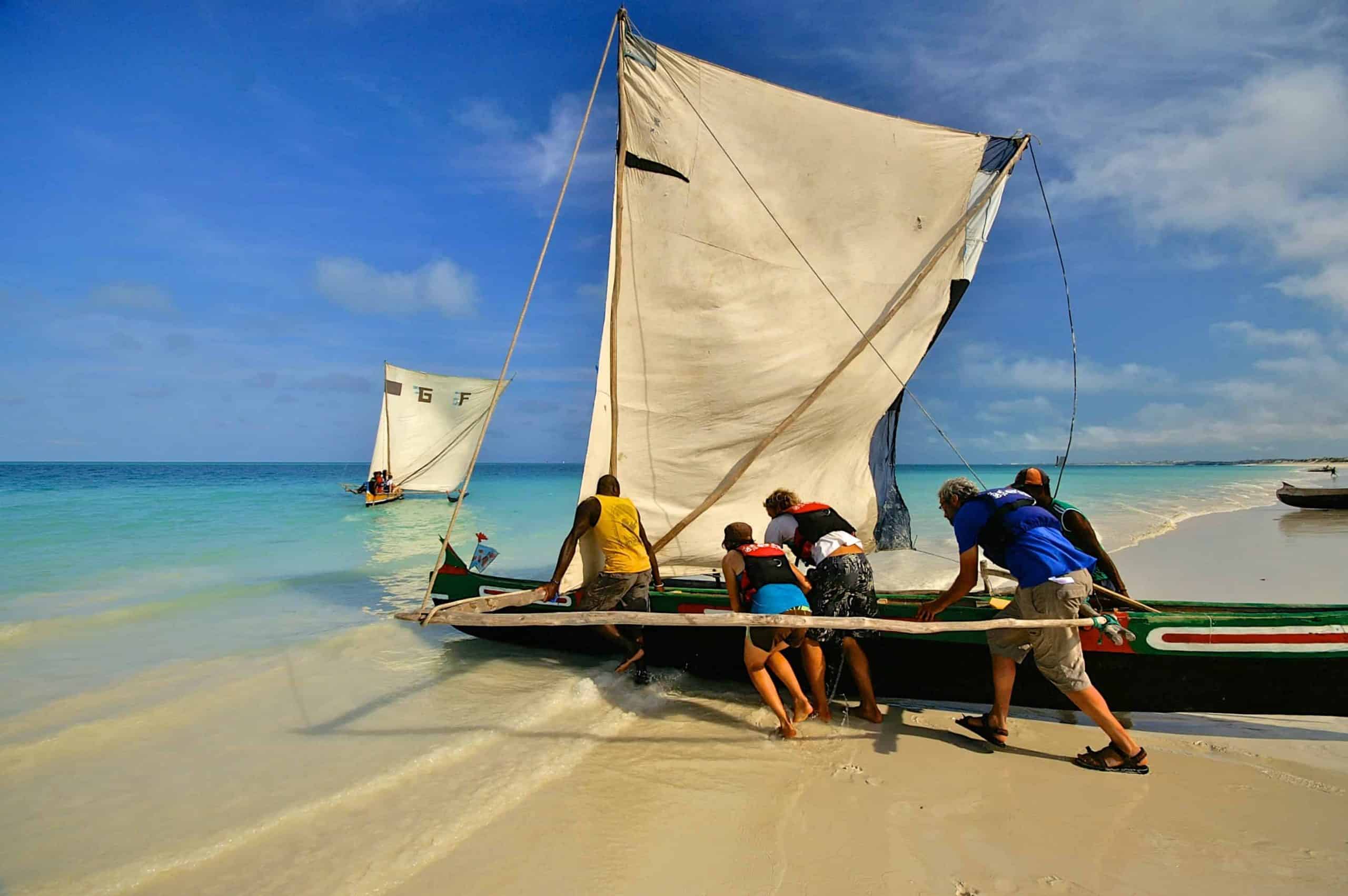 mada-expeditions-tsingy-slider-12-scaled